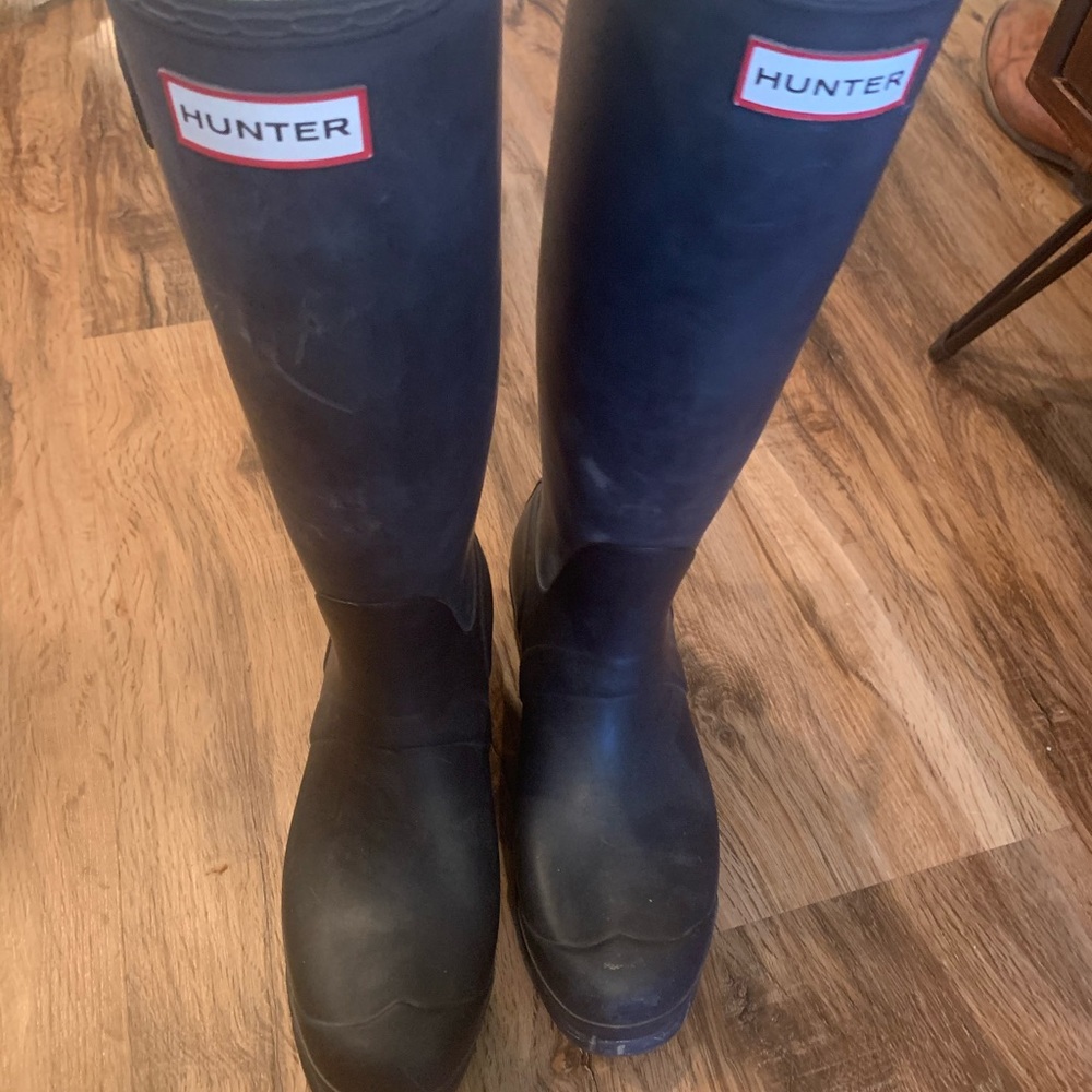 Authentic Hunter rain boots in navy blue